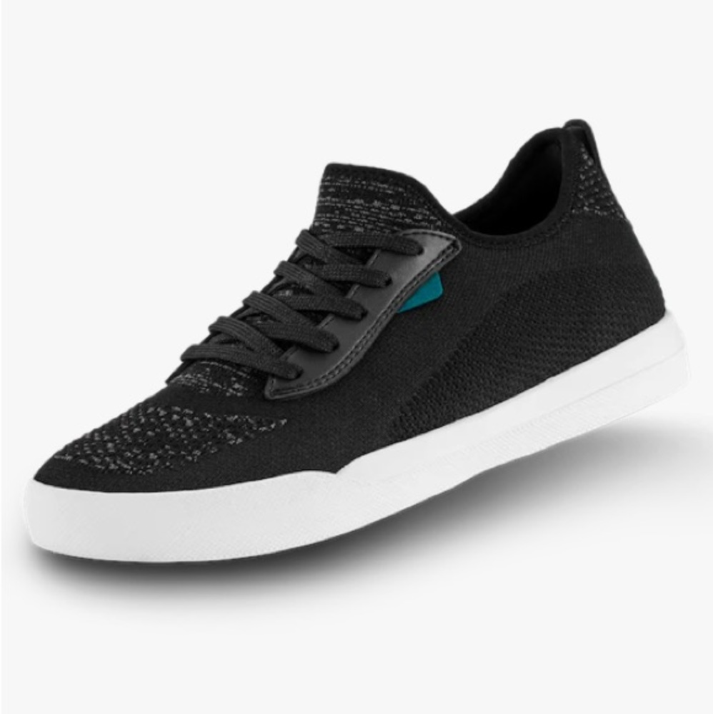 Vessi Weekend Sneaker / Women’s 8, Men’s 7